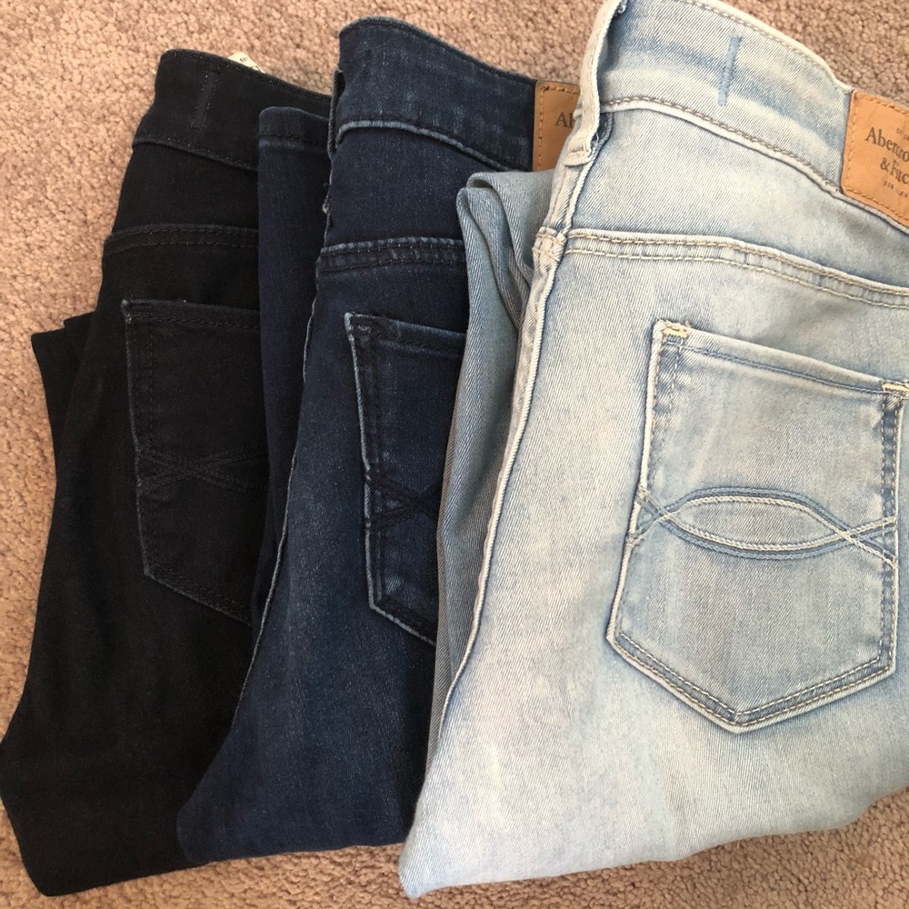 SET OF 3 ABERCROMBIE & FITCH JEANS. SIZE 2R